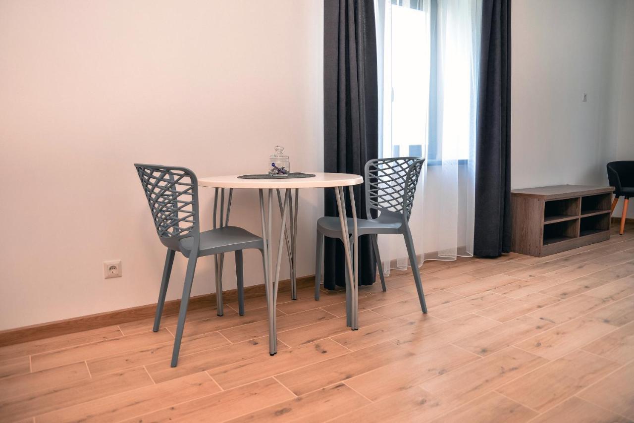 Four Rooms Apartments 체르카시 외부 사진