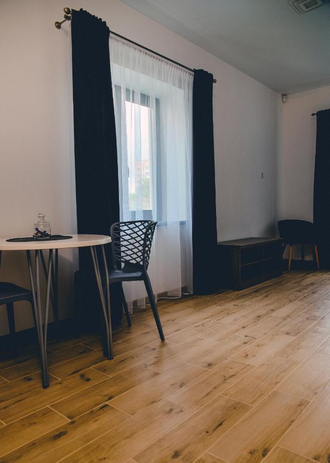 Four Rooms Apartments 체르카시 외부 사진